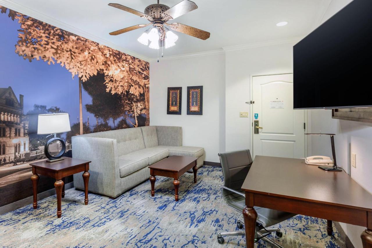 Clarion Pointe Sulphur Springs Ngoại thất bức ảnh